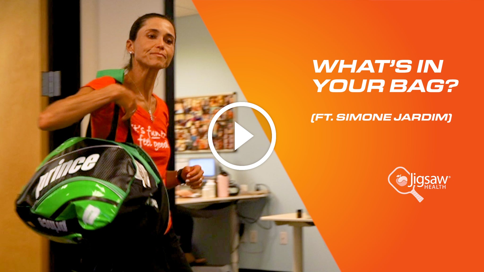 What's in your bag? (Feat. Simone Jardim) #FunnyFriday